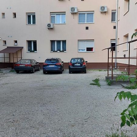 Ancsi Apartmant Кескемет Екстериор снимка