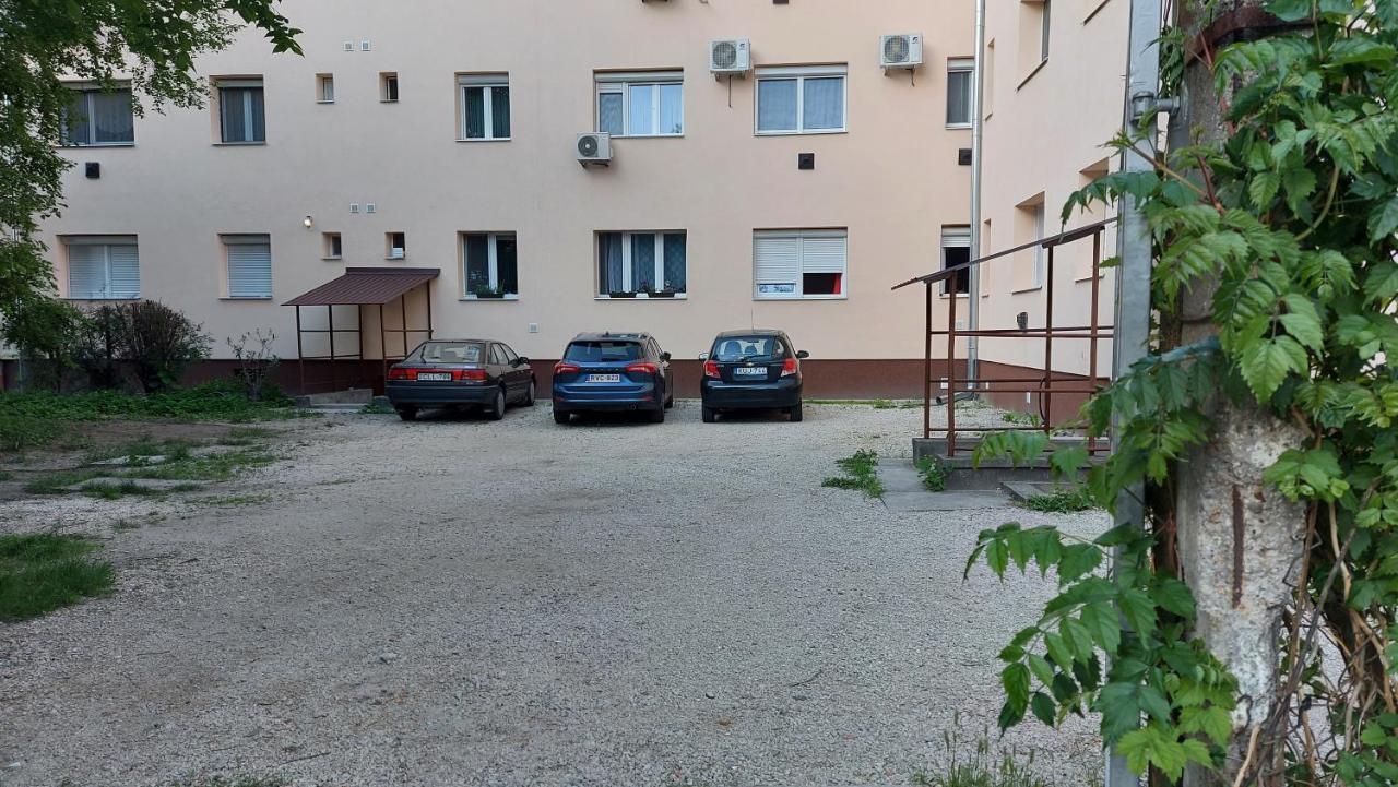 Ancsi Apartmant Кескемет Екстериор снимка